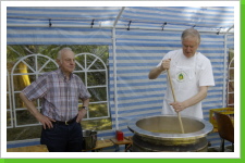 Die Erbsensuppe muss vorbereitet werden